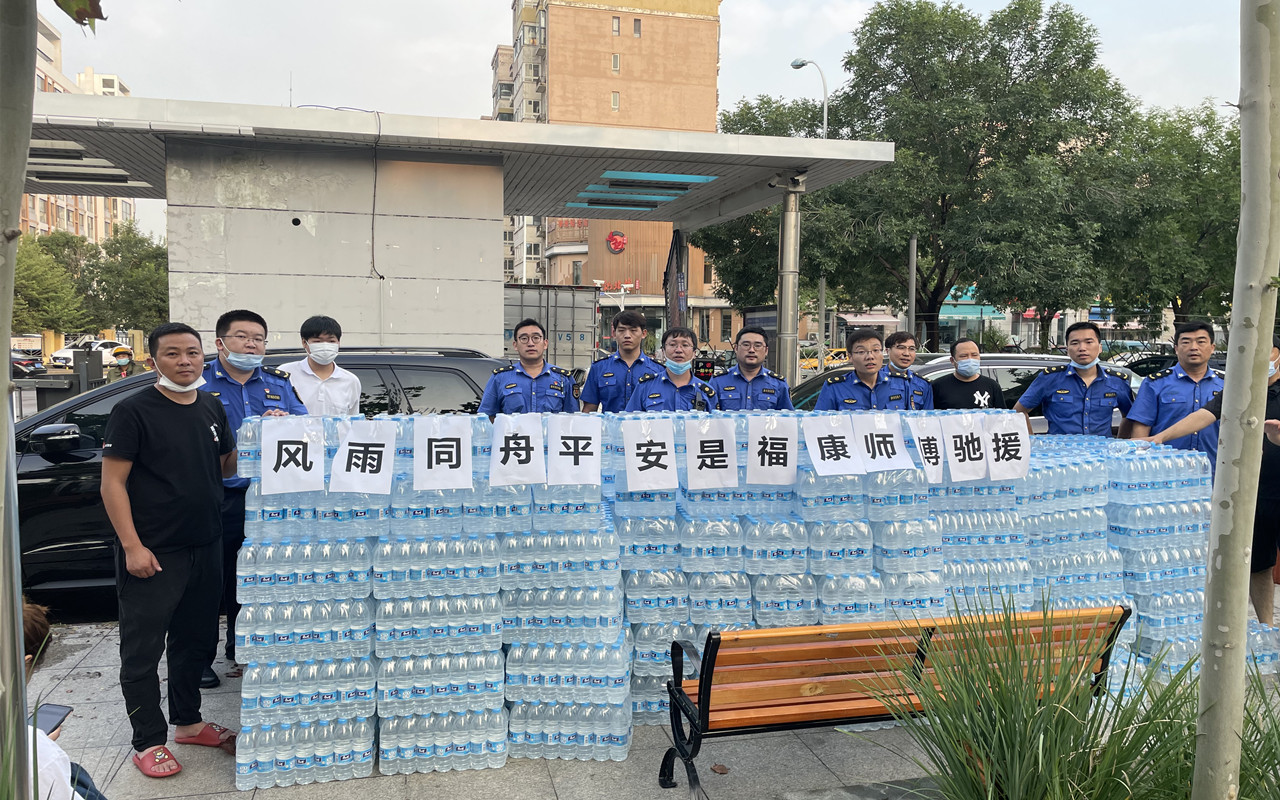 風(fēng)雨無(wú)情人有情 康師傅援助新區(qū)受困市民